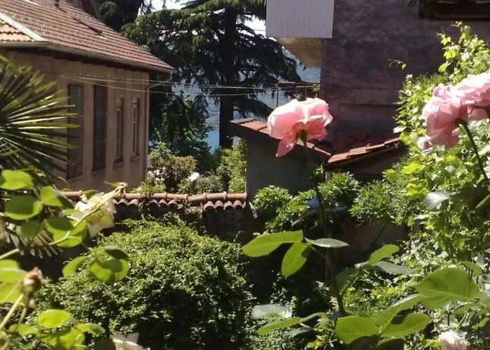 Apartment 'glicine' Mit Wasserblick By Interhome